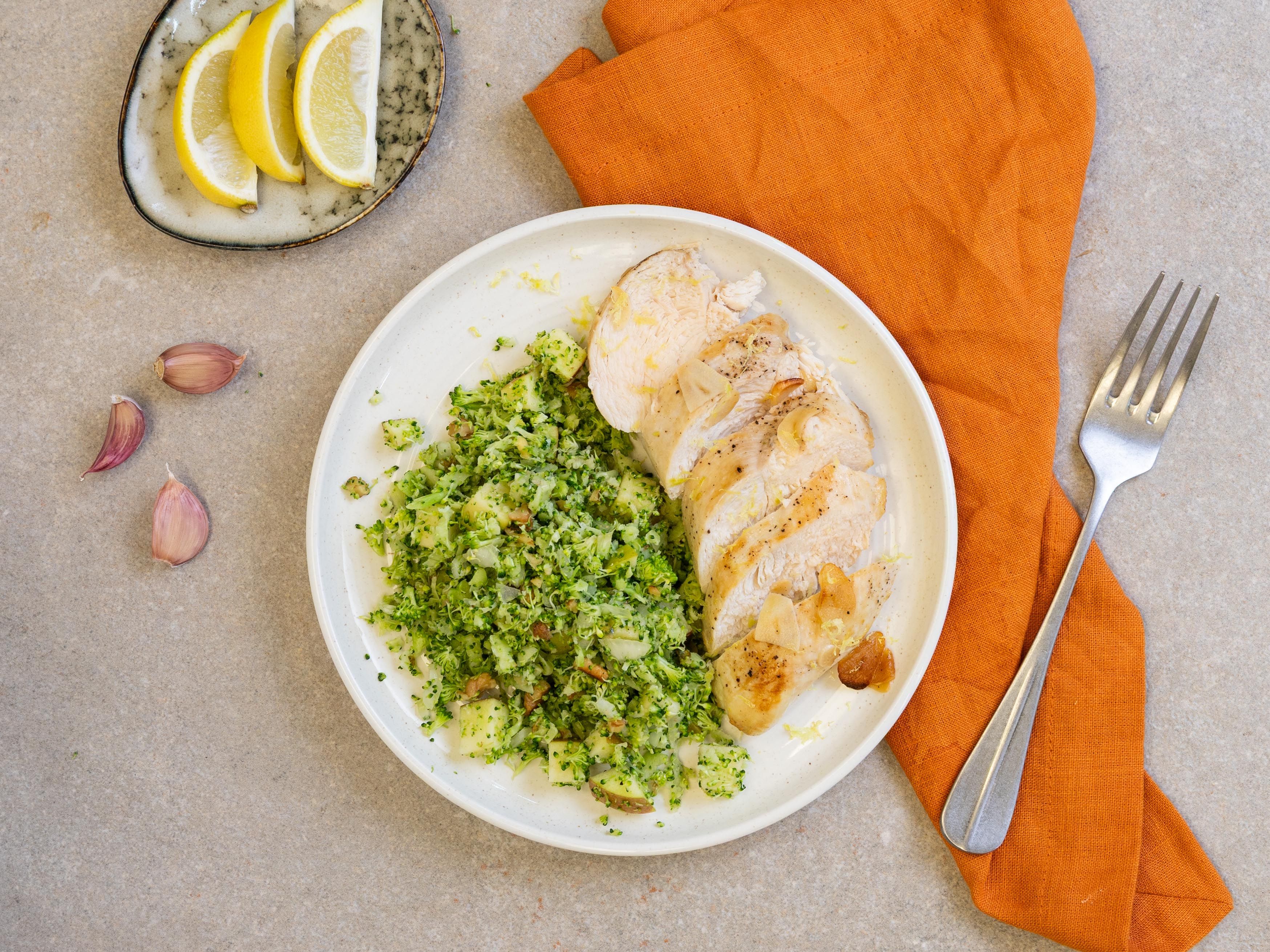 Brokkolisalat Rezept | EAT SMARTER Brokkolisalat Rezept | EAT SMARTER