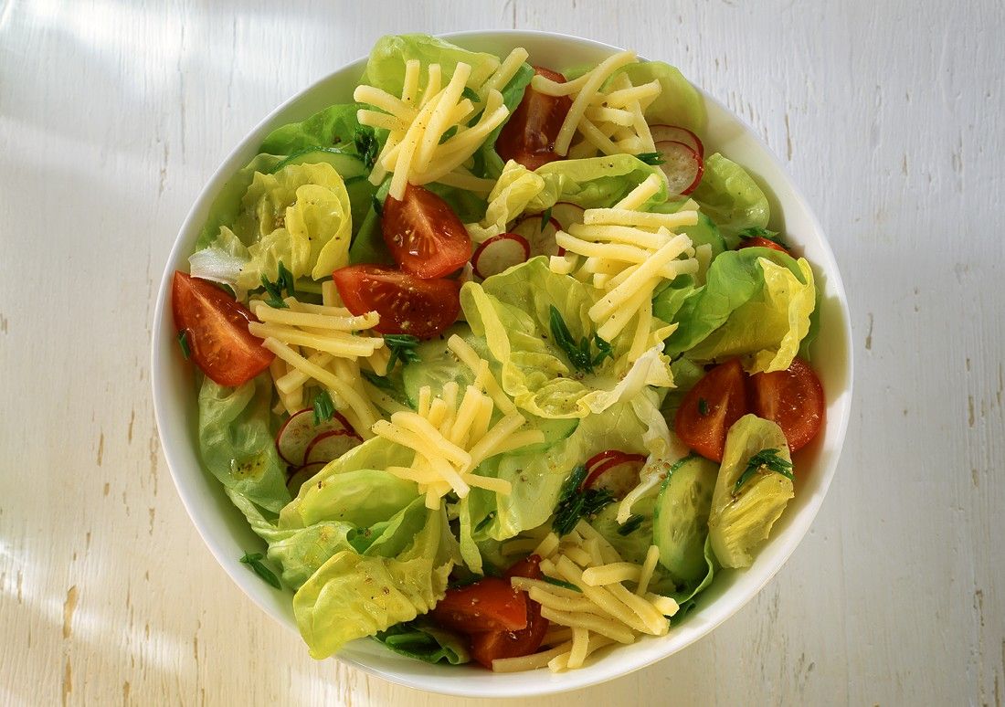 Bunter Salat mit Gouda Rezept | EAT SMARTER