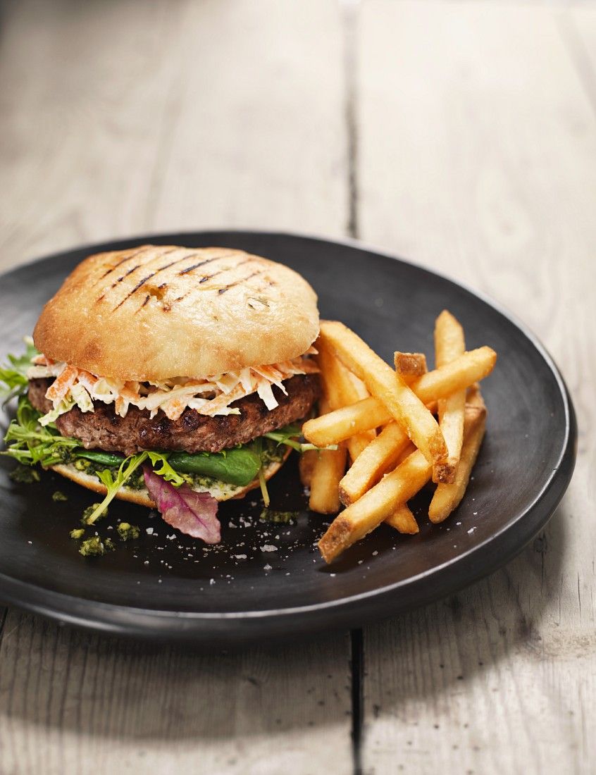 Burger mit Coleslaw Rezept EAT SMARTER