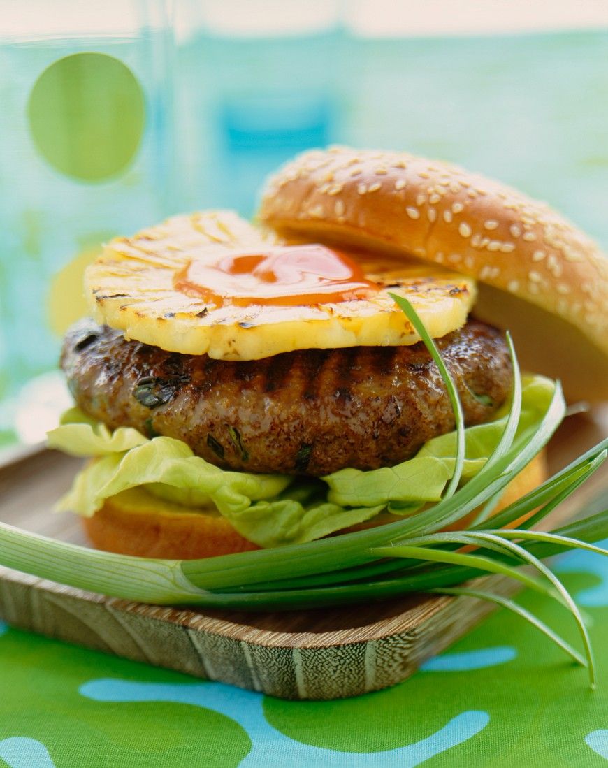 Burger mit gegrillter Ananas Rezept | EAT SMARTER