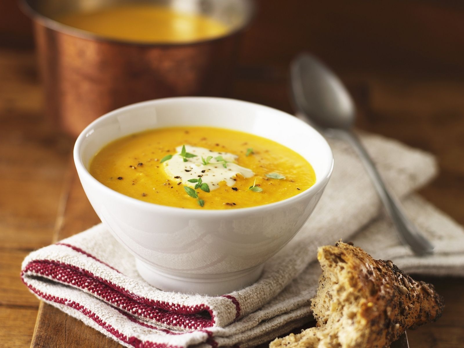 Butternut-Kürbissuppe Rezept | EAT SMARTER