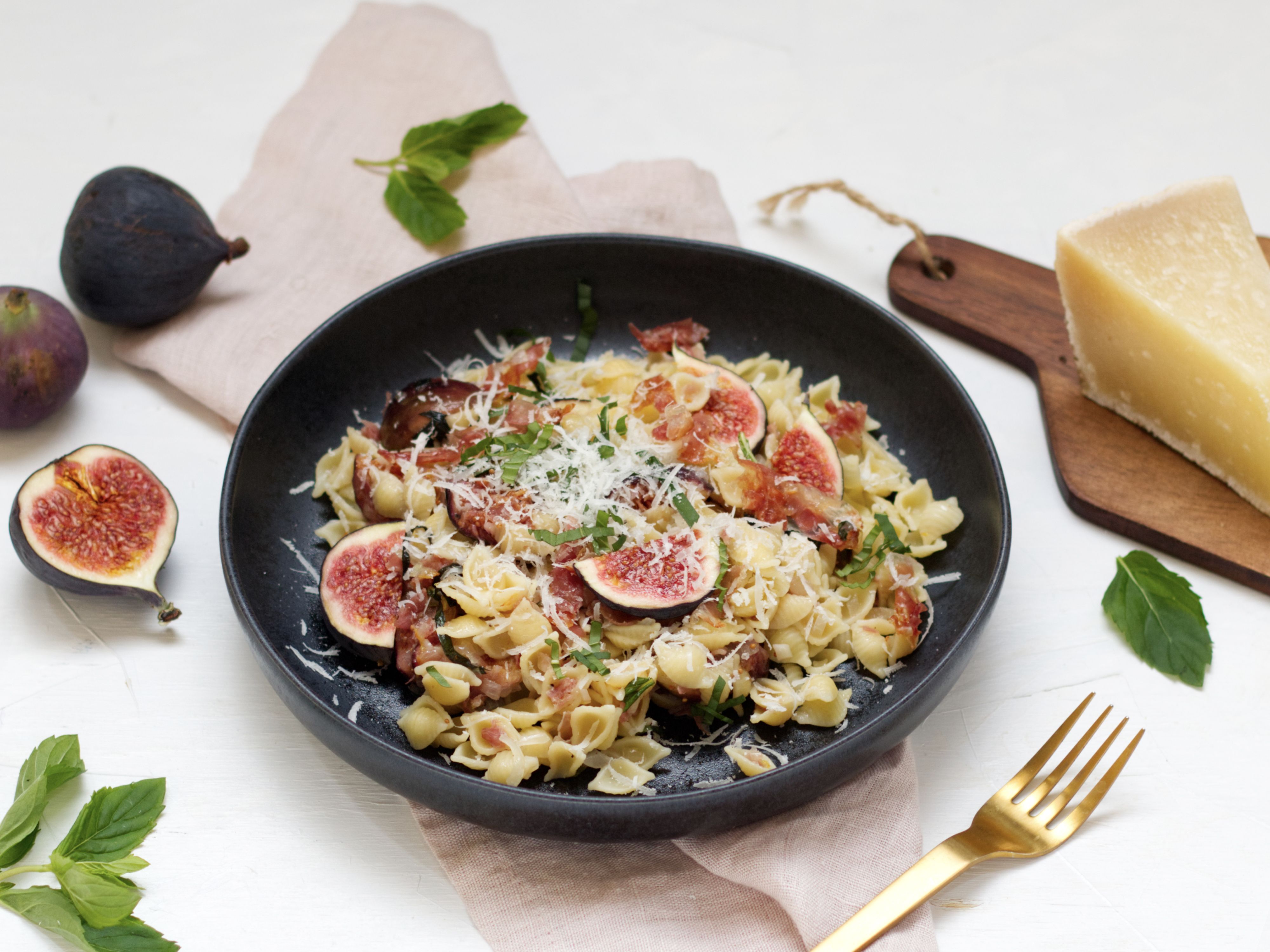 Cavatelli mit Pancetta, Feigen und Pecorino Rezept | EAT SMARTER