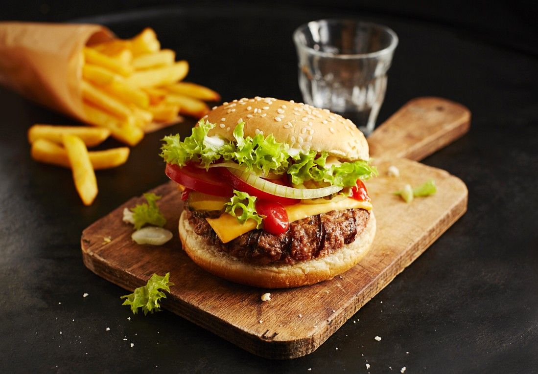 Cheeseburger vom Grill Rezept EAT SMARTER