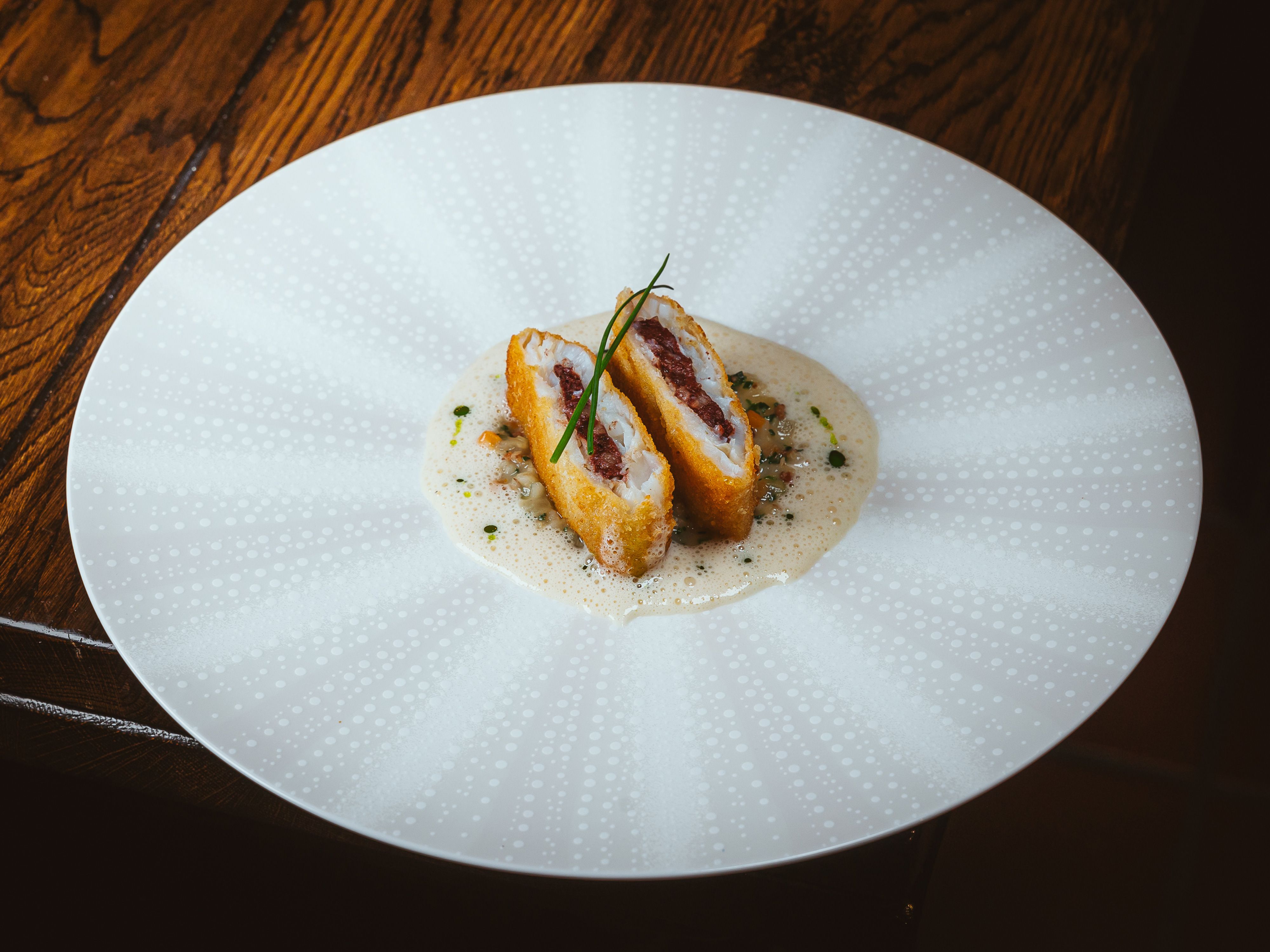 Cordon bleu von Skrei und Blutwurst mit Schnittlauchgraupen und ...