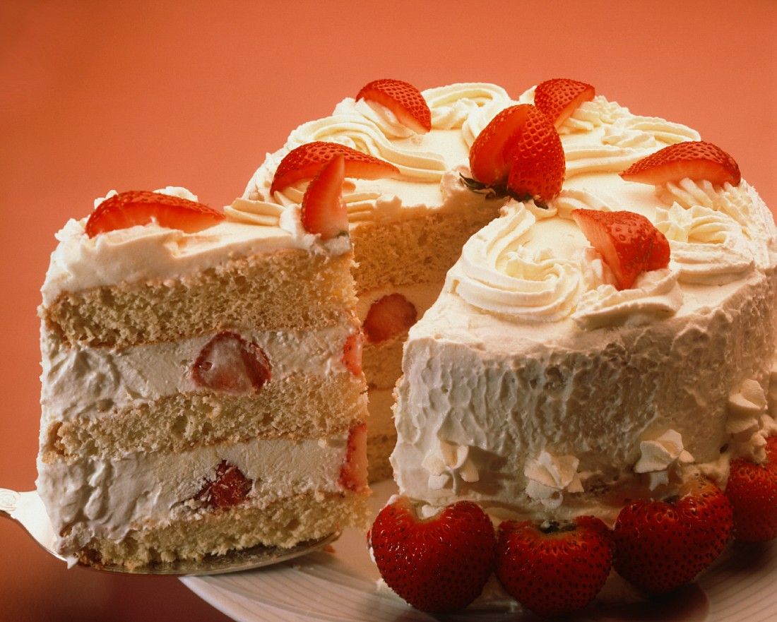 Einfache Erdbeer-Sahne-Torte Rezept | EAT SMARTER