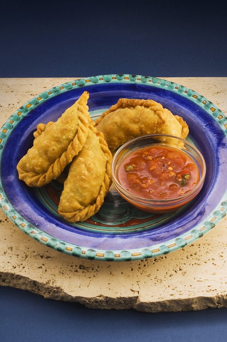 Empanadas mit Hackfüllung und Salsa Rezept | EAT SMARTER Empanadas mit Hackfüllung und Salsa Rezept | EAT SMARTER