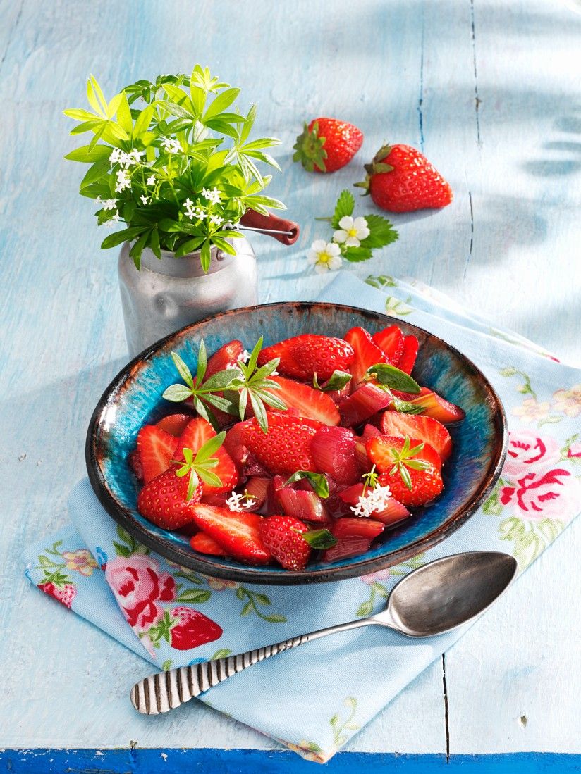 Erdbeer-Rhabarber-Kompott ohne Zucker Rezept | EAT SMARTER Erdbeer-Rhabarber-Kompott ohne Zucker Rezept | EAT SMARTER