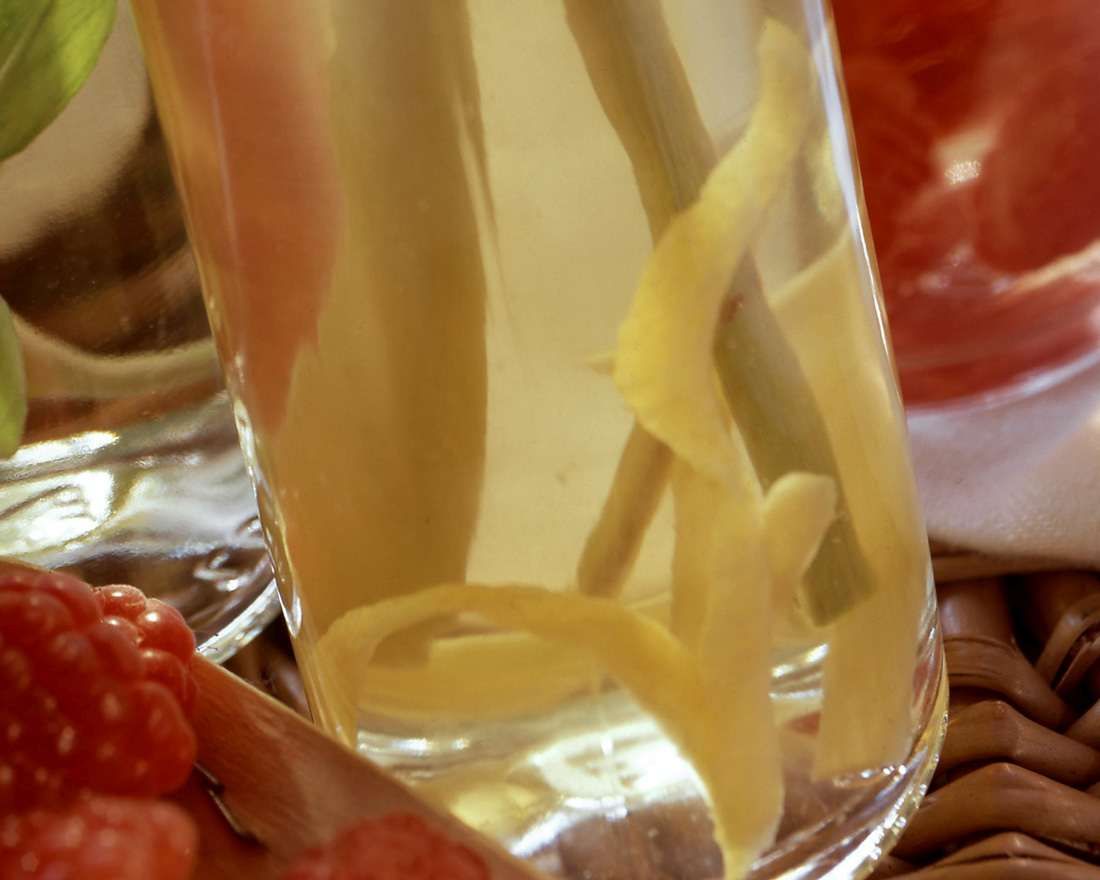 Essig mit Zitrone und Ingwer Rezept | EAT SMARTER