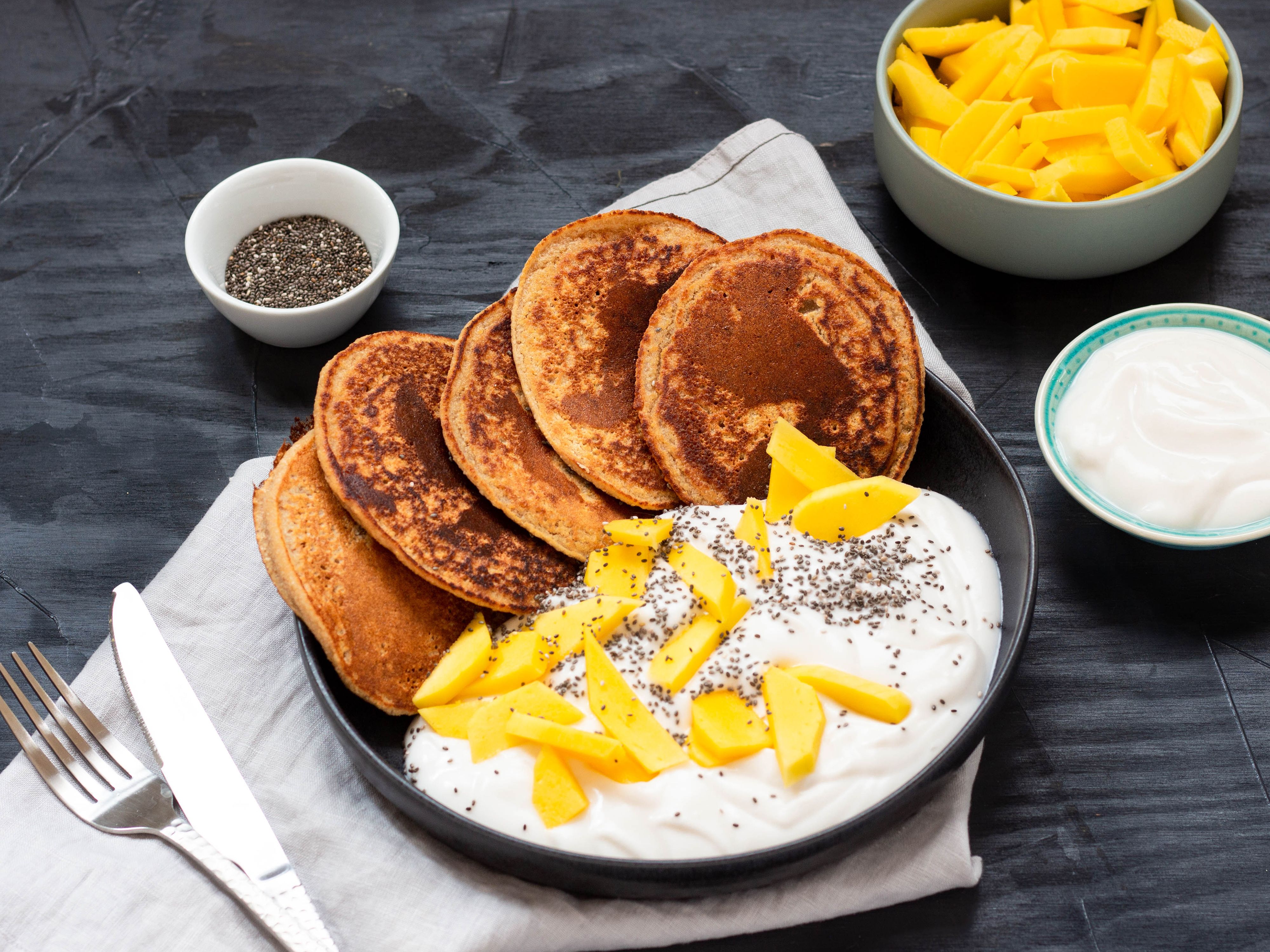 Exotisch-vegane Pancakes mit Mango