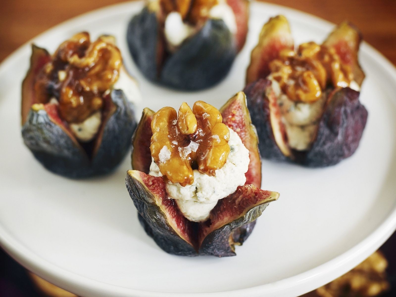 Feigen mit Füllung aus Blauschimmelkäse und Walnüssen