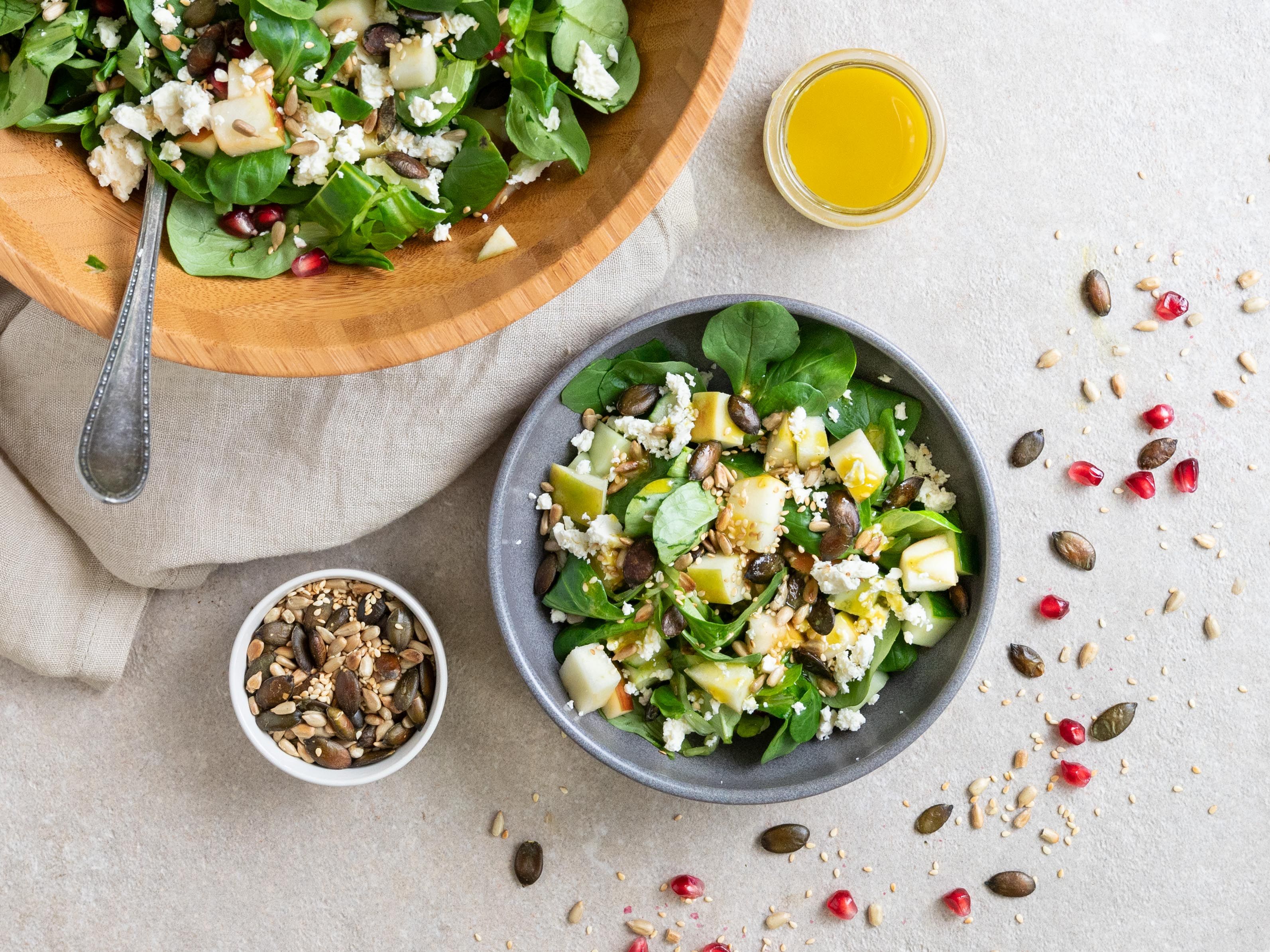 Feldsalat mit Apfel Rezept | EAT SMARTER