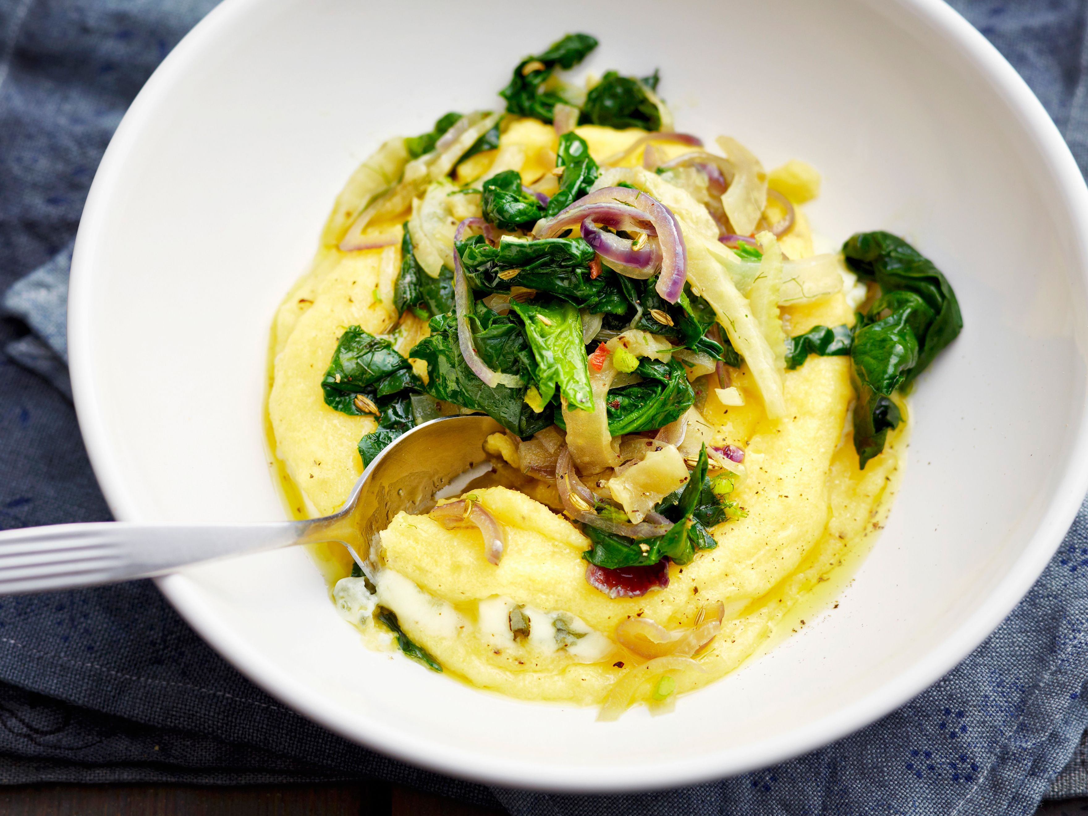 Fenchel-Spinat-Gemüse mit Polenta Rezept | EAT SMARTER