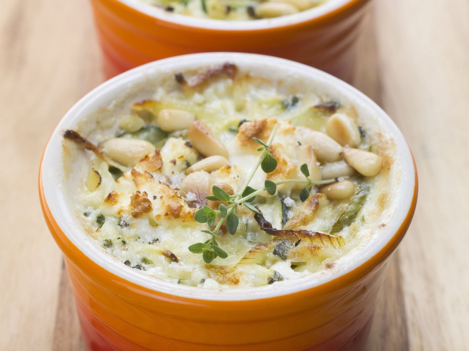 Fischauflauf mit Pinienkernen Rezept | EAT SMARTER