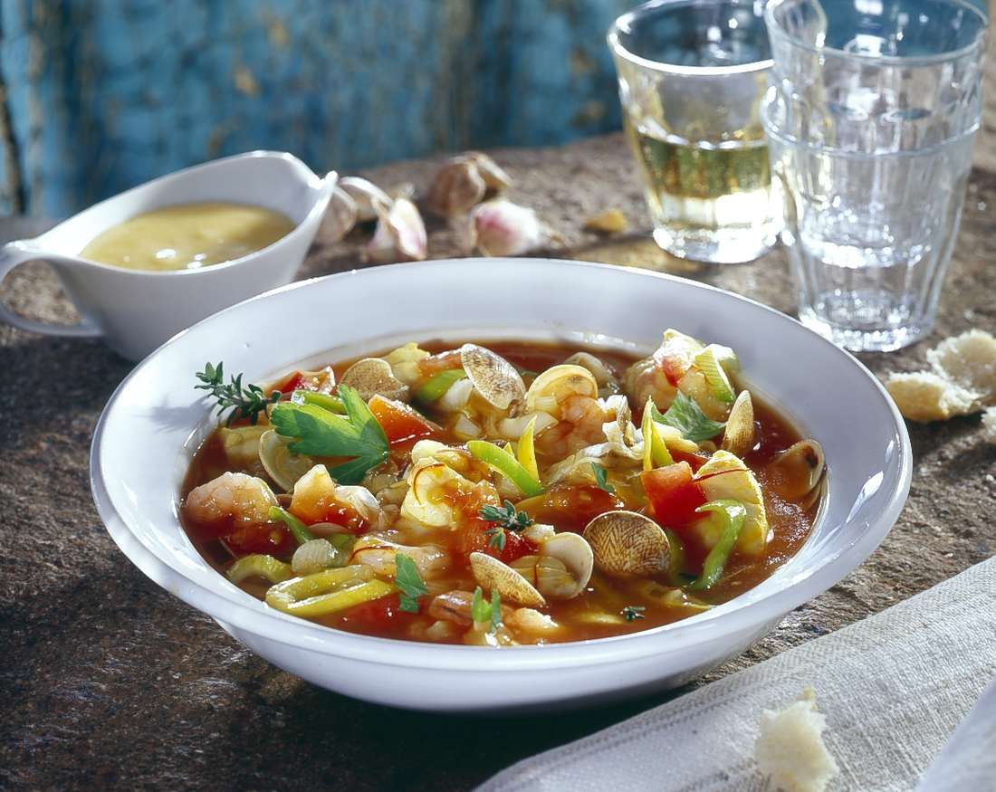 Fischeintopf mit Nudeln Rezept | EAT SMARTER