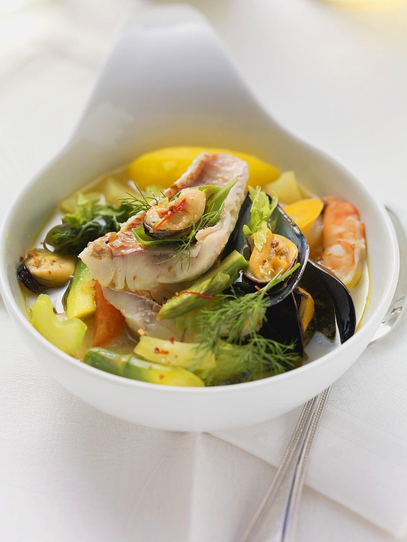 Fischsuppe mit Gemüse Rezept | EAT SMARTER