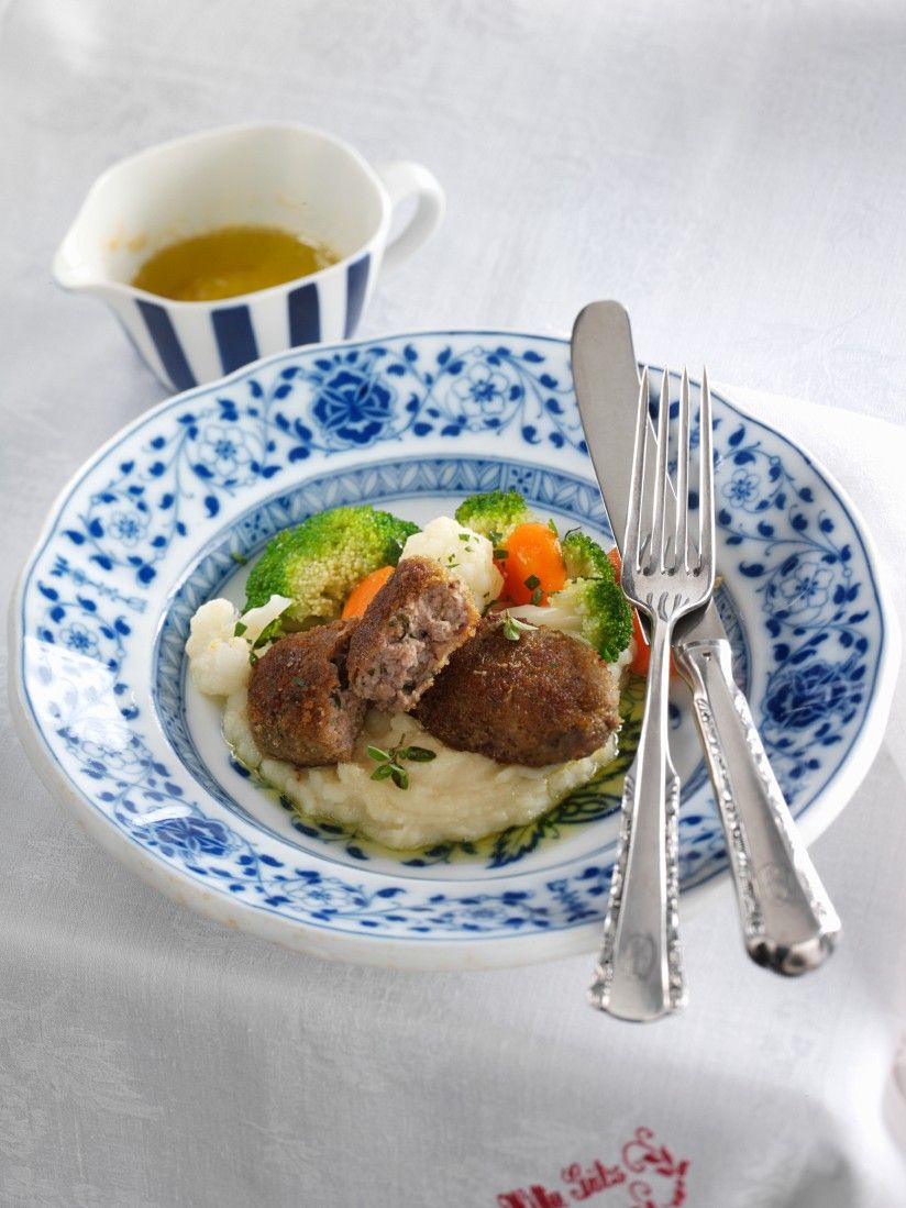 Fleischpflanzerl mit Kartoffelpüree Rezept | EAT SMARTER