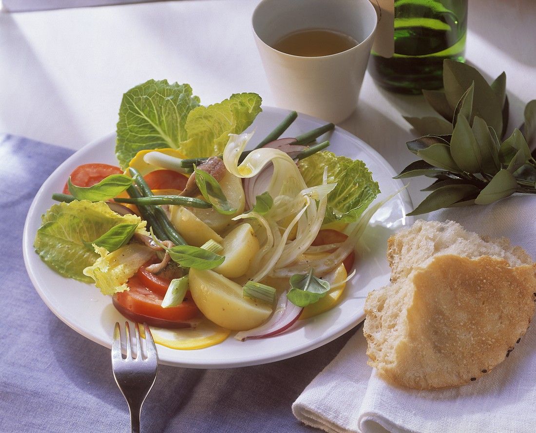 Frischer Gemüsesalat