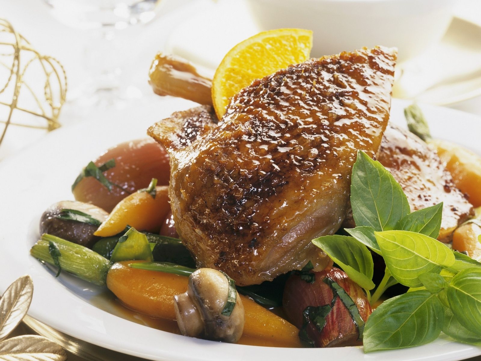 Gänsebraten mit gemischtem Gemüse und Orangensoße Rezept | EAT SMARTER