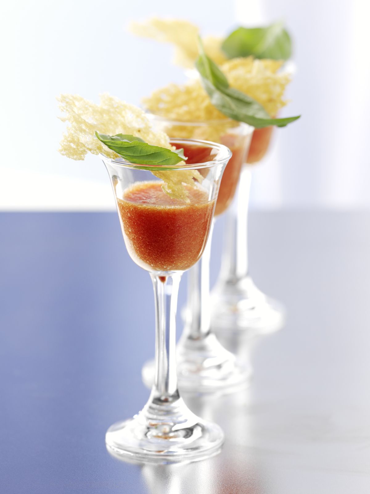 GazpachoShooter mit Parmesanhippen Rezept EAT SMARTER