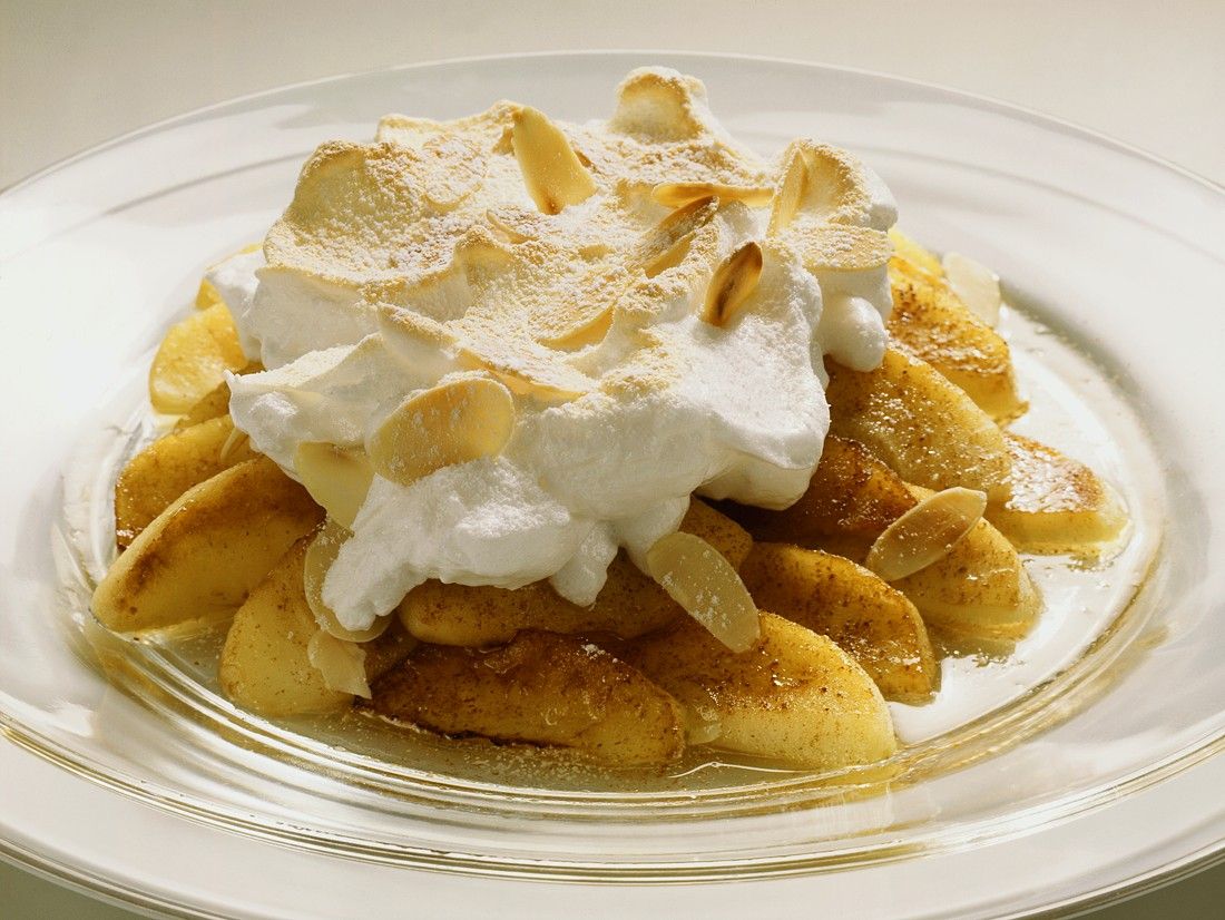 Gebackene Äpfel mit Baiserhaube Rezept | EAT SMARTER