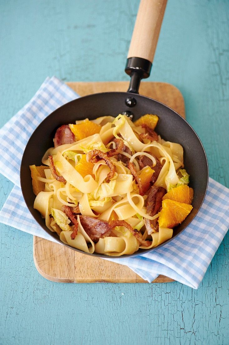 Gebratene Entenbrust mit Nudeln Rezept | EAT SMARTER