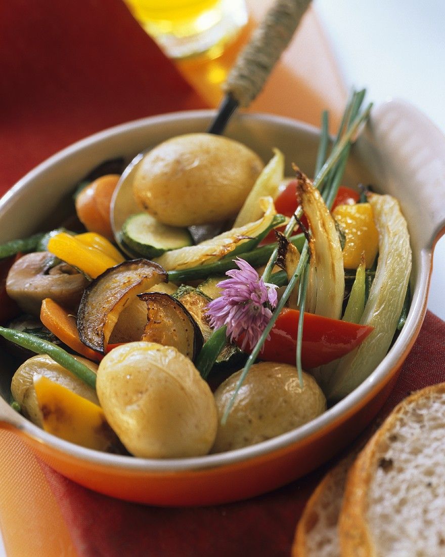 Gebratene Kartoffeln mit Gemüse Rezept | EAT SMARTER