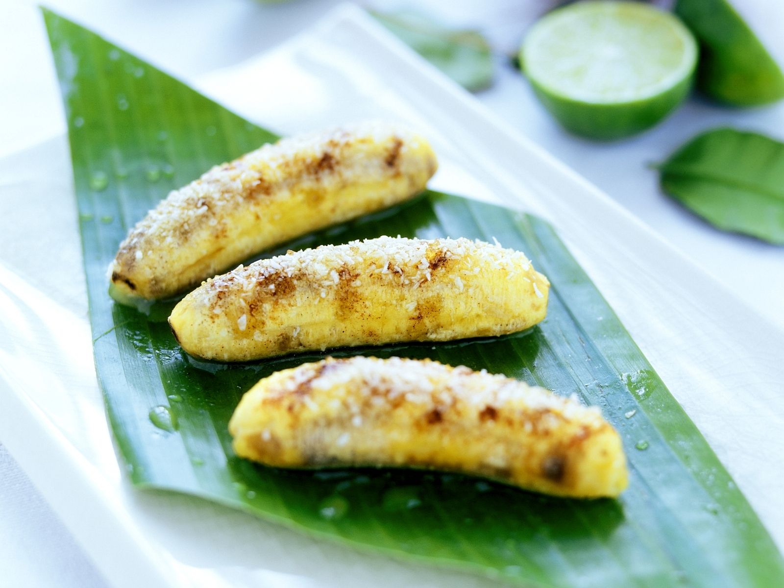 Gebratene Kokos-Bananen Rezept | EAT SMARTER