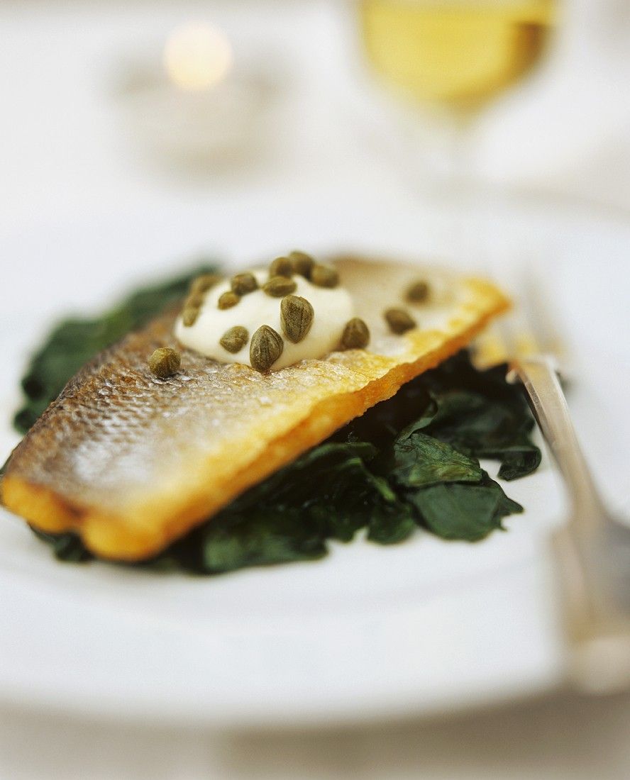 Gebratener Zander auf Spinat Rezept | EAT SMARTER
