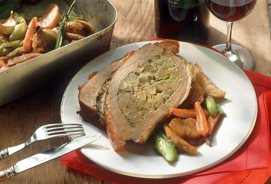 Gefüllte Kalbsbrust mit Pilzen Rezept | EAT SMARTER