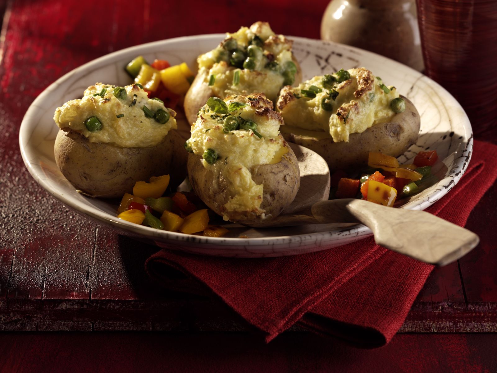 Gefüllte Kartoffeln mit Käse überbacken Rezept | EAT SMARTER