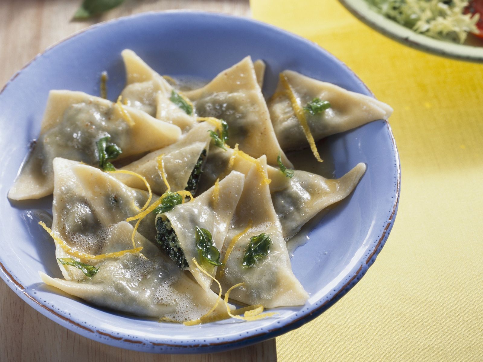 Gefüllte Nudeln mit Spinat und Forelle gefüllt Rezept | EAT SMARTER