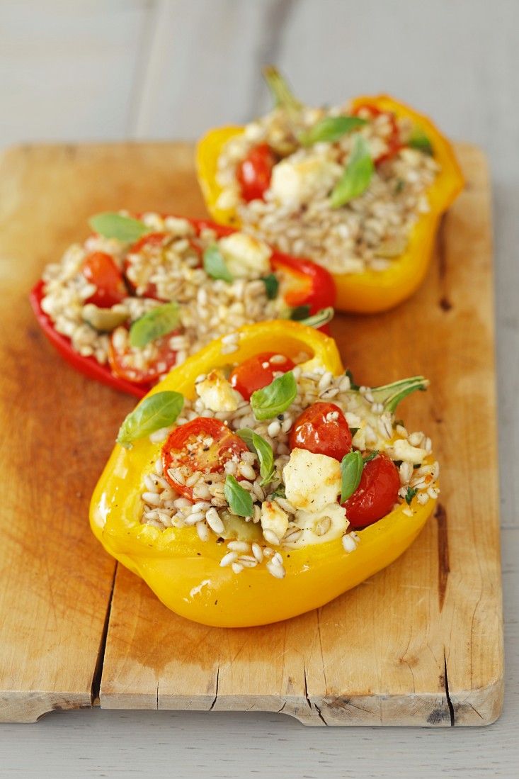 Gefüllte Paprika vegetarisch Rezept | EAT SMARTER