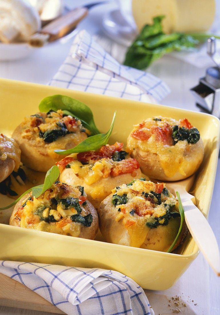 Gefüllte Pilze mit Spinat Rezept | EAT SMARTER