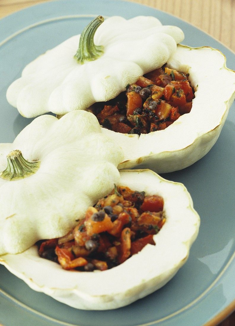 Gefüllter Kürbis mit Tomaten Oliven und Kapern Rezept | EAT SMARTER Gefüllter Kürbis mit Tomaten Oliven und Kapern Rezept | EAT SMARTER