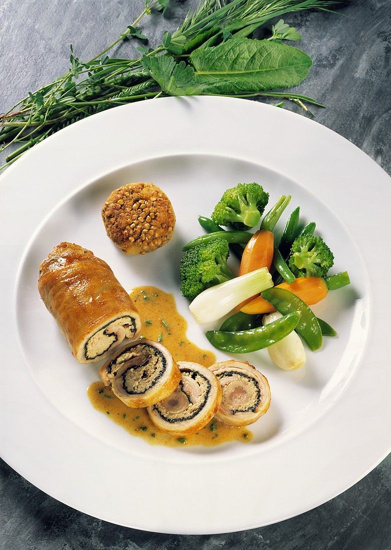 Kaninchenroulade Rezept, Das Rezept Kaninchenroulade Mit Langostino Und Pfeffersauce