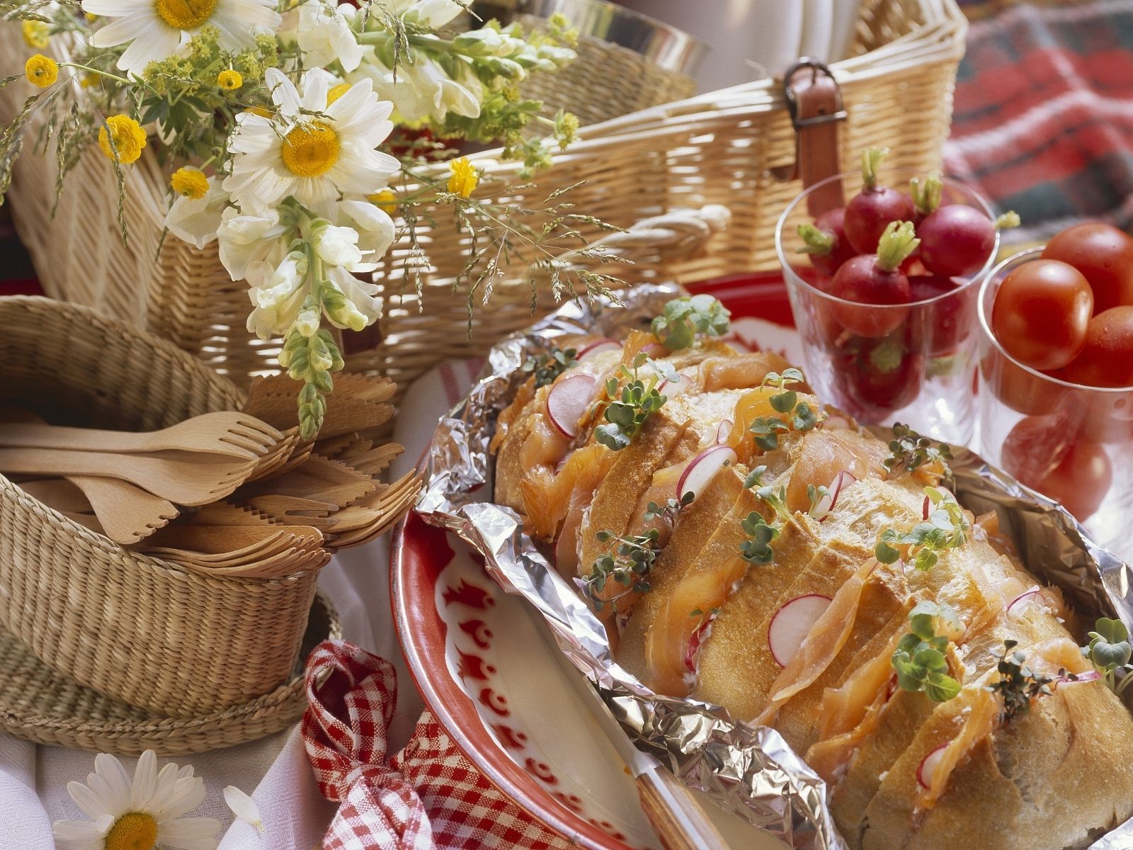 Gefülltes Weißbrot mit Lachs