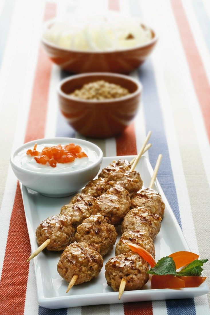Gegrillte Hackfleischspieße Rezept | EAT SMARTER