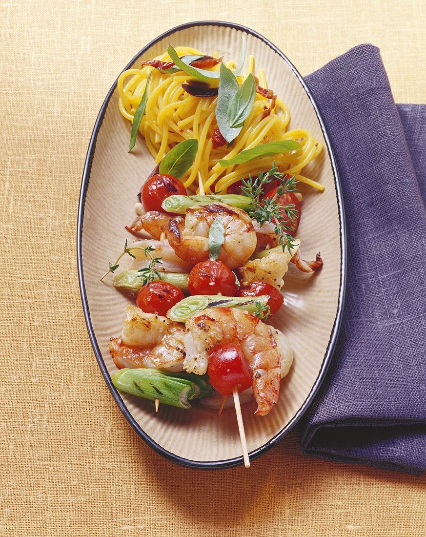Gegrillte Shrimps-Spieße Rezept | EAT SMARTER Gegrillte Shrimps-Spieße Rezept | EAT SMARTER