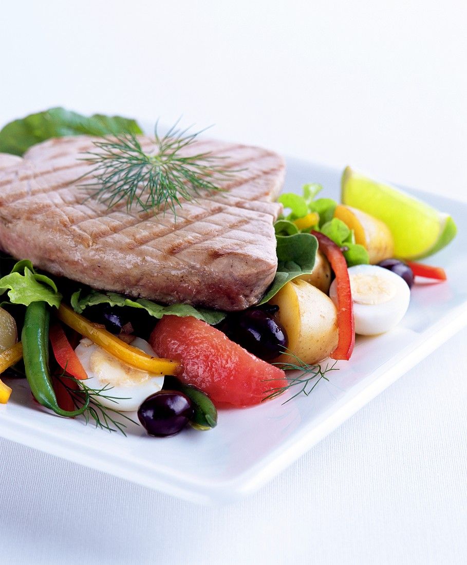 Gegrillter Thunfisch mit Gemüsesalat Rezept | EAT SMARTER