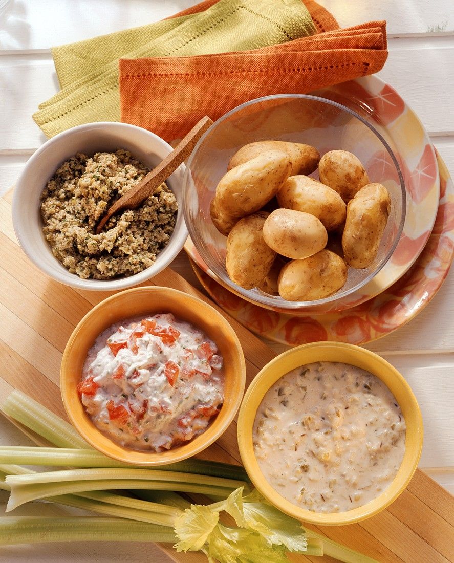 Gekochte Kartoffeln mit dreierlei Saucen Rezept | EAT SMARTER