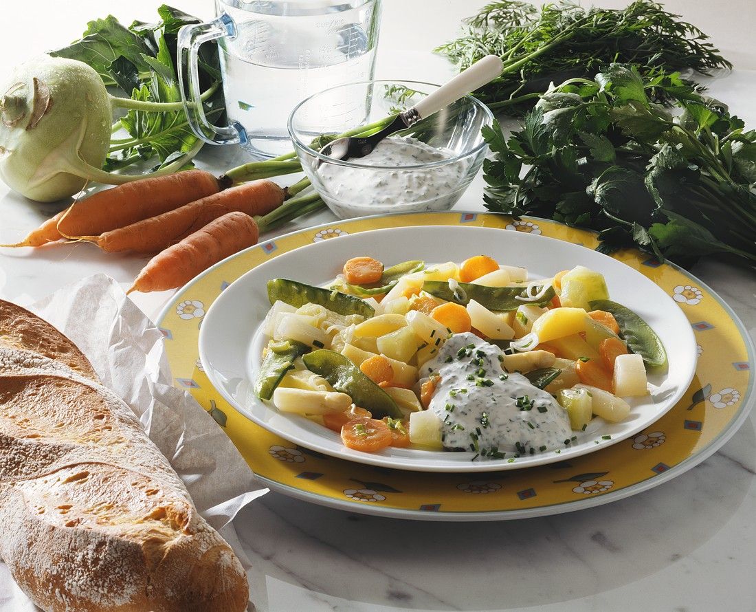 Gemüse mit Kräutercreme Rezept | EAT SMARTER