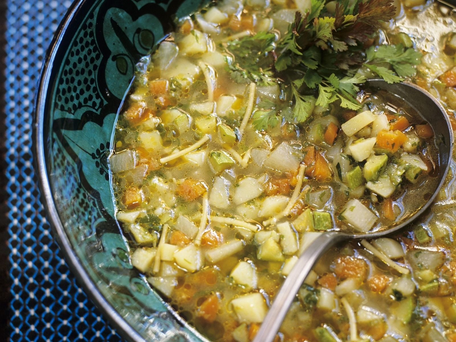Gemüsesuppe auf marokkanische Art Rezept | EAT SMARTER