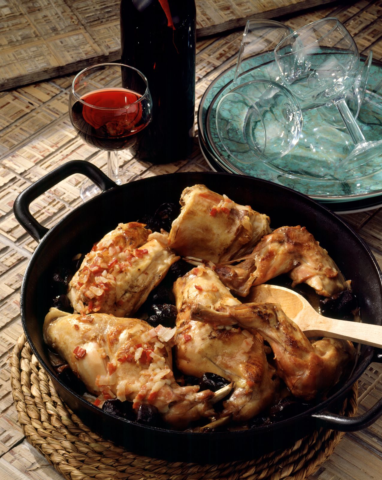 Geschmortes Kaninchen mit Backpflaumen Rezept | EAT SMARTER