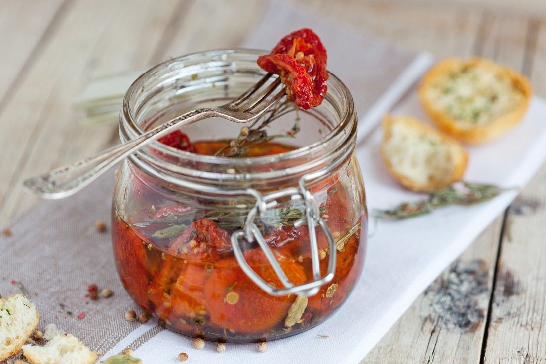 Getrocknete Tomaten in Öl eingelegt Rezept | EAT SMARTER