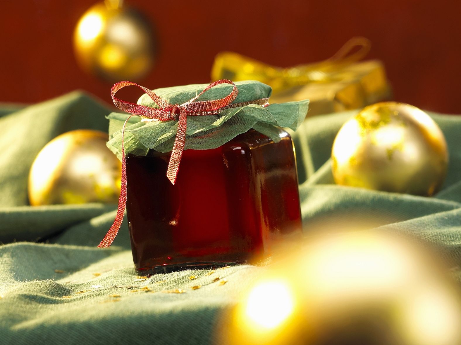 Glühweingelee Rezept | EAT SMARTER Glühweingelee Rezept | EAT SMARTER