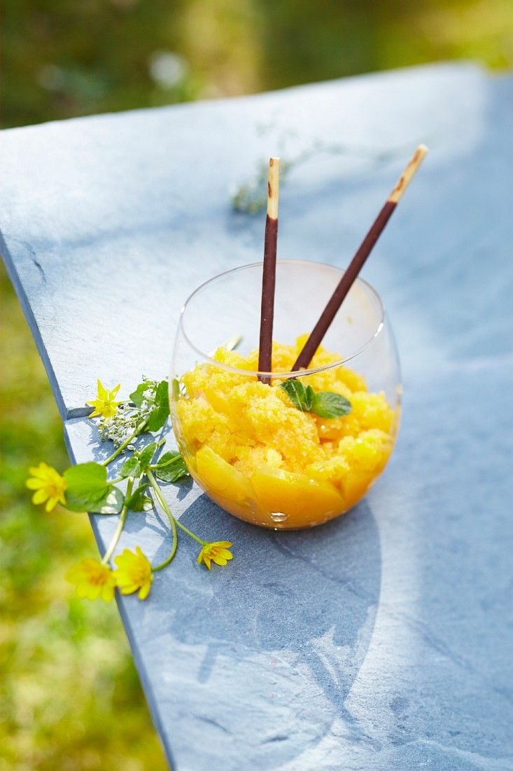 Granité mit frischen Pfirsichen Rezept | EAT SMARTER