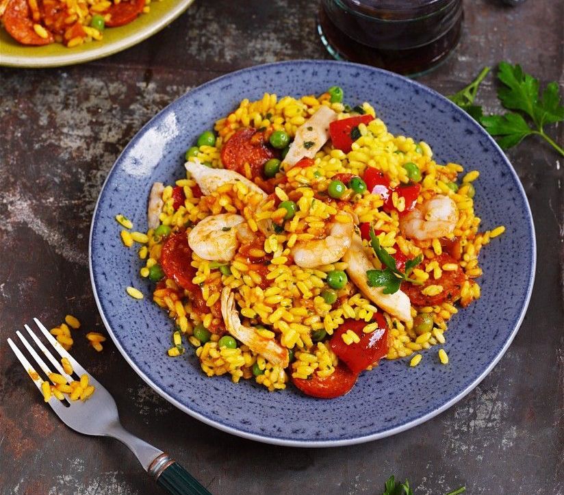 Hähnchen-Paella mit Garnelen und Chorizo Rezept | EAT SMARTER