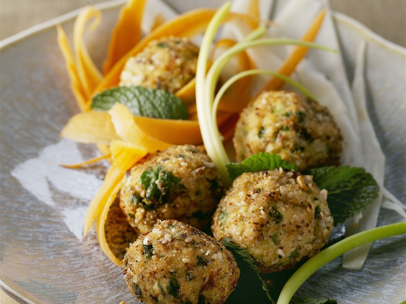 Hähnchenbällchen mit Gemüse