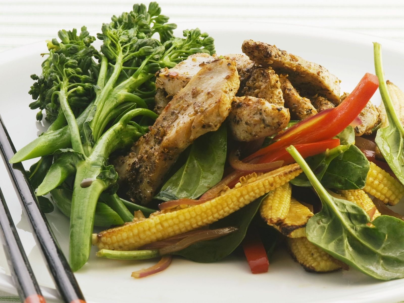 Hähnchenstreifen mit Gemüse auf asiatische Art Rezept | EAT SMARTER