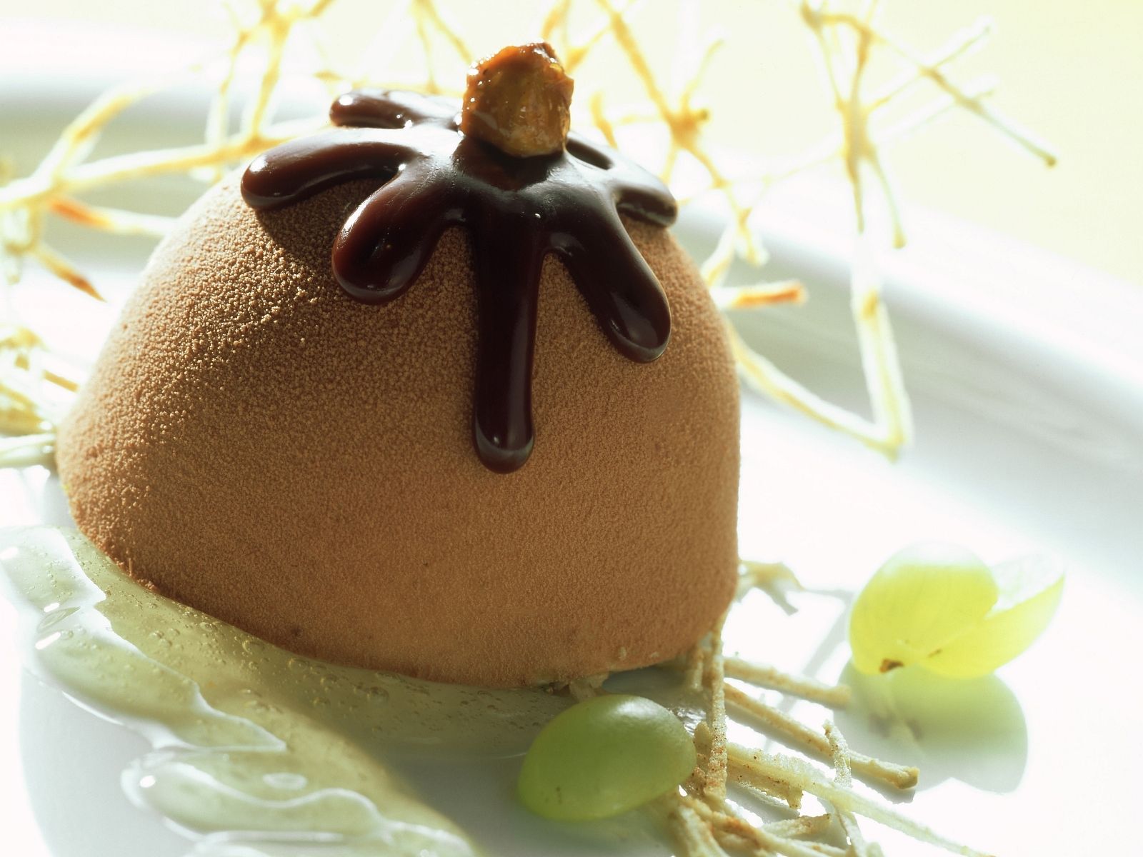 Haselnuss Nougat Eis Mit Weintrauben Und Honigsosse Rezept Eat Smarter